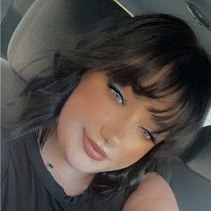 Meet your Posher, Cyra